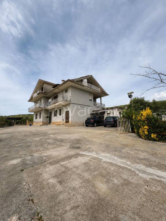 casa indipendente in vendita a Priverno in zona Perazzete