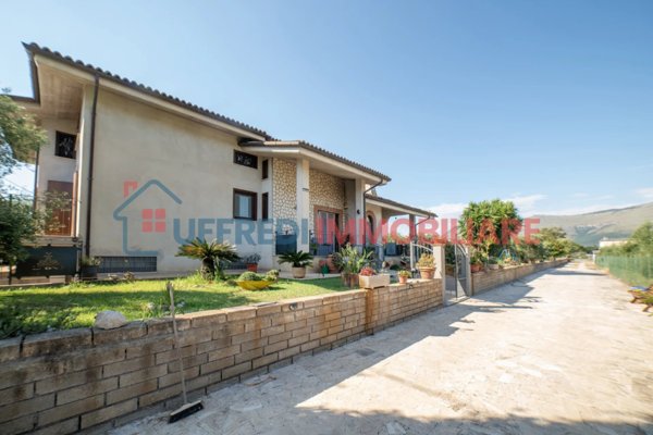 casa indipendente in vendita a Priverno in zona Perazzete