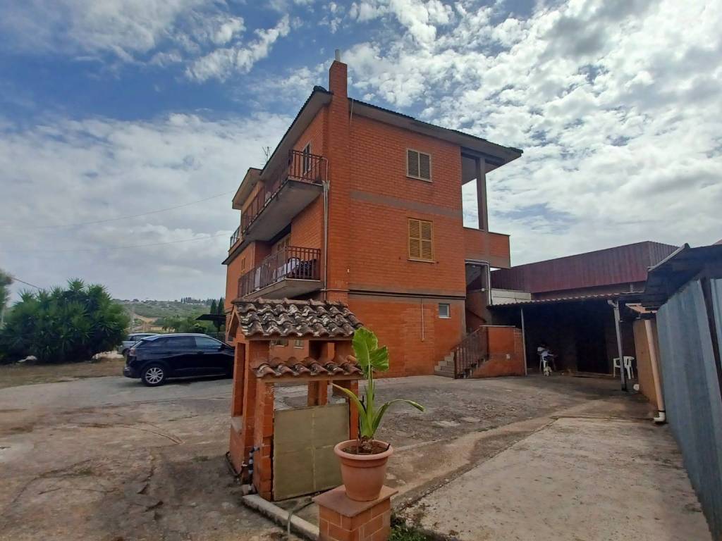 intera palazzina in vendita a Priverno