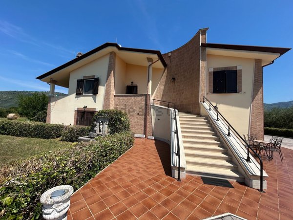 casa indipendente in vendita a Priverno in zona Perazzete