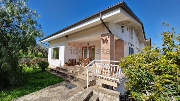 casa indipendente in vendita a Priverno in zona Fossanova