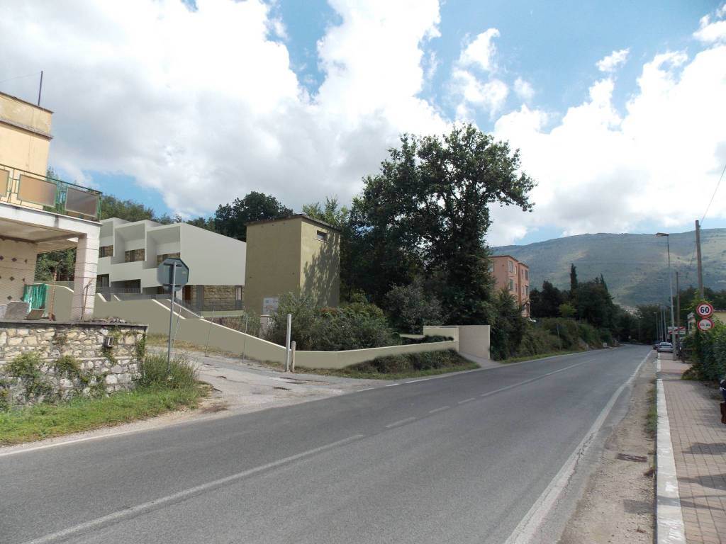 casa indipendente in vendita a Priverno in zona Fossanova