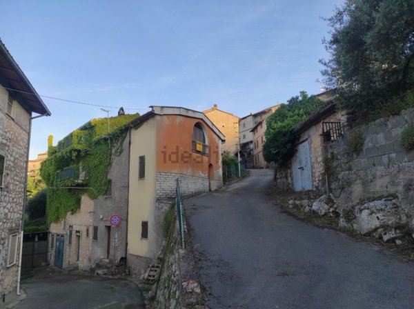 appartamento in vendita a Prossedi in zona Pisterzo