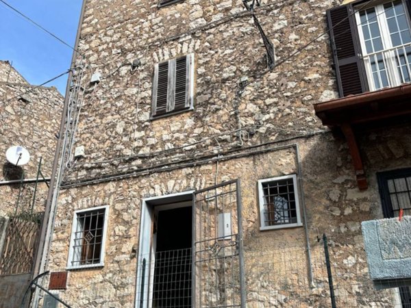 casa indipendente in vendita a Prossedi in zona Pisterzo