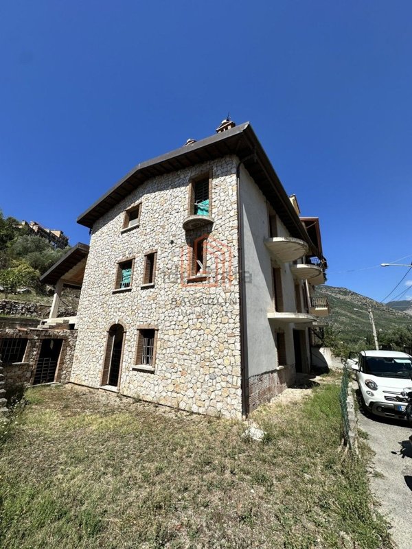 casa indipendente in vendita a Roccagorga