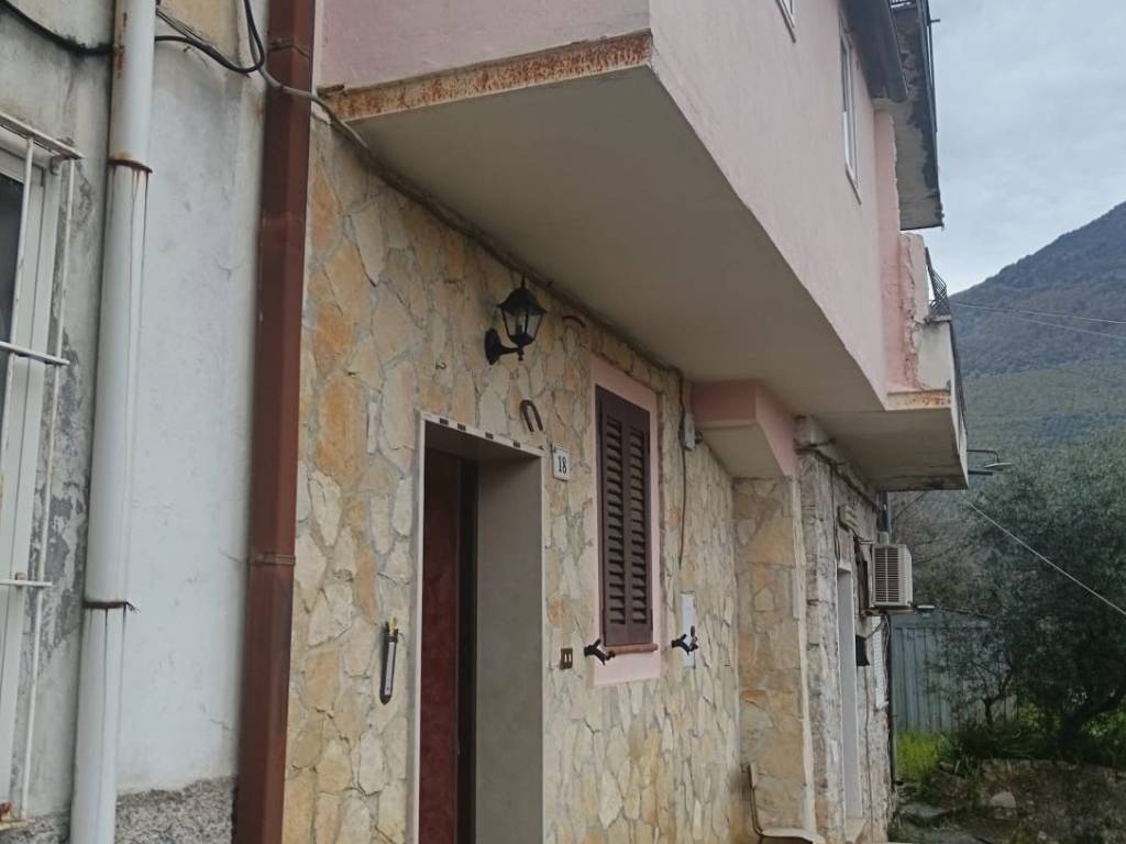 casa indipendente in vendita a Roccagorga