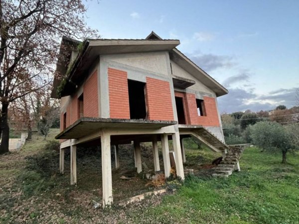casa indipendente in vendita a Roccagorga