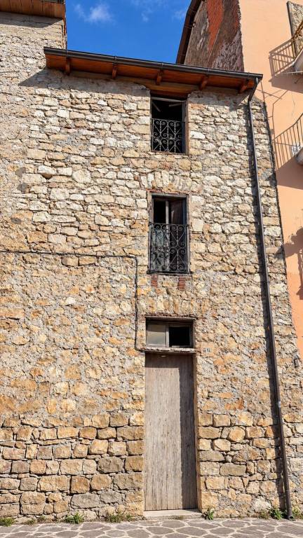 casa indipendente in vendita a Roccagorga