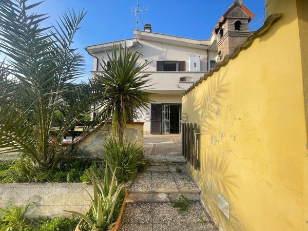casa indipendente in vendita a Rocca Massima