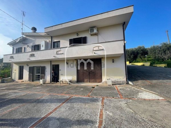 casa indipendente in vendita a Rocca Massima