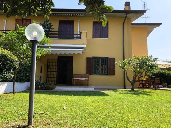 casa indipendente in vendita a Sabaudia in zona Bella Farnia