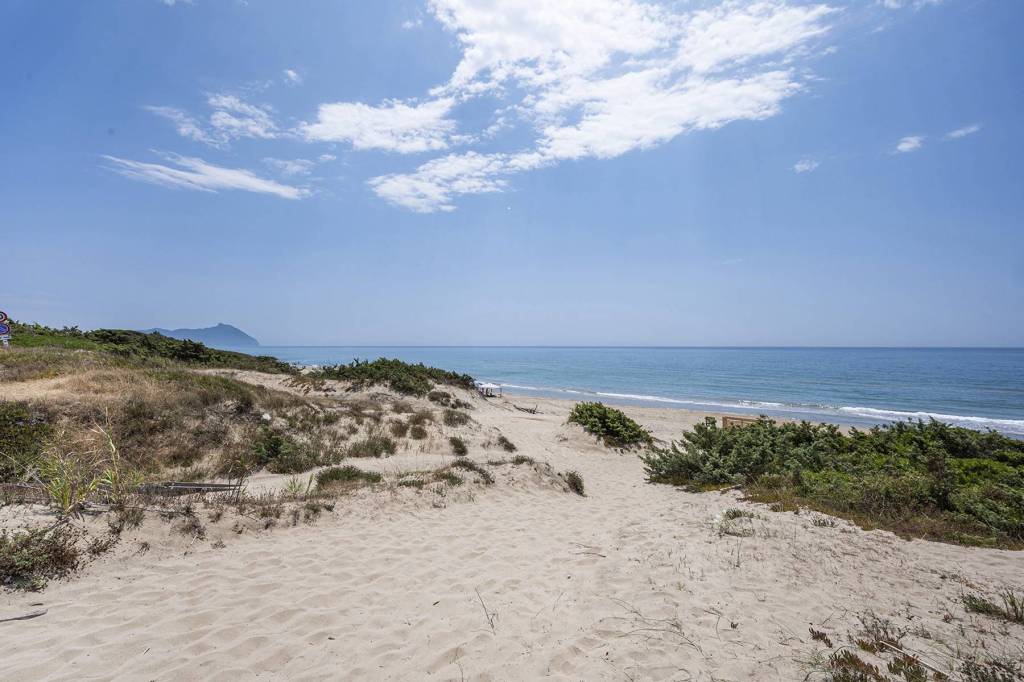 casa indipendente in vendita a Sabaudia in zona Bella Farnia