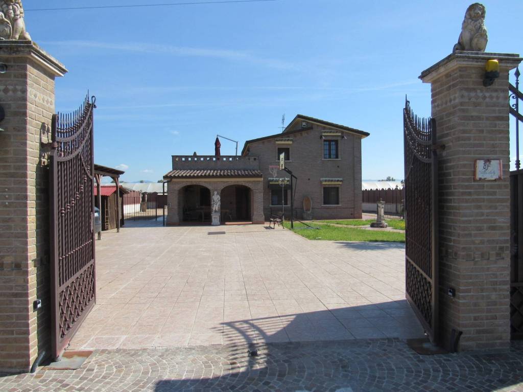 casa indipendente in vendita a Sabaudia
