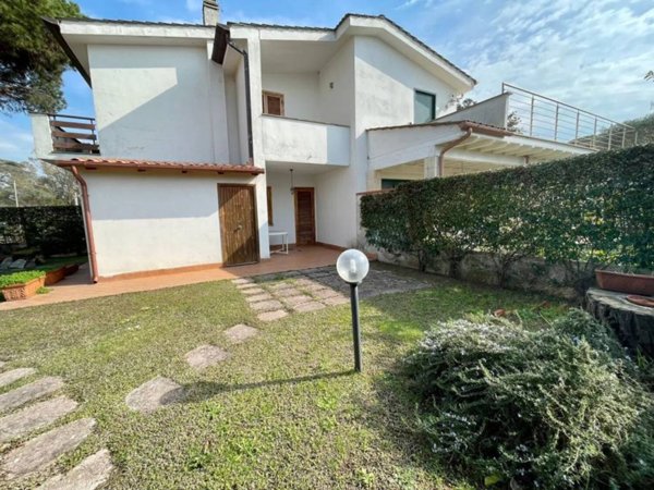 casa indipendente in vendita a Sabaudia