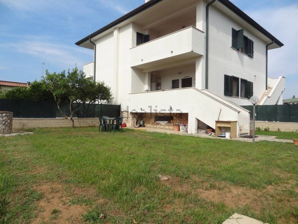 casa semindipendente in vendita a Sabaudia