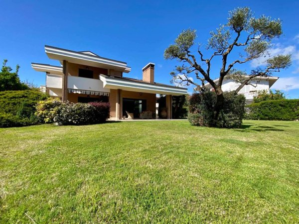 casa indipendente in vendita a Sabaudia