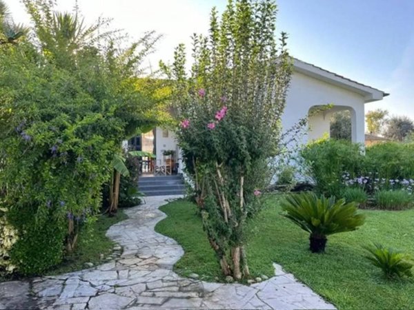 casa indipendente in vendita a Sabaudia