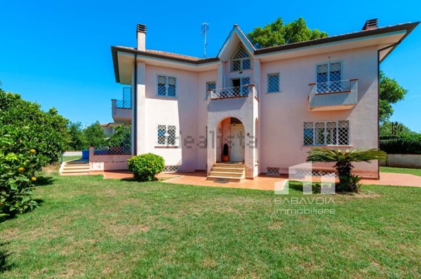 casa indipendente in vendita a Sabaudia
