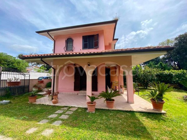 casa indipendente in vendita a Sabaudia
