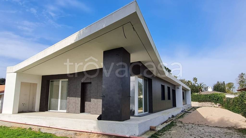 casa indipendente in vendita a Sabaudia