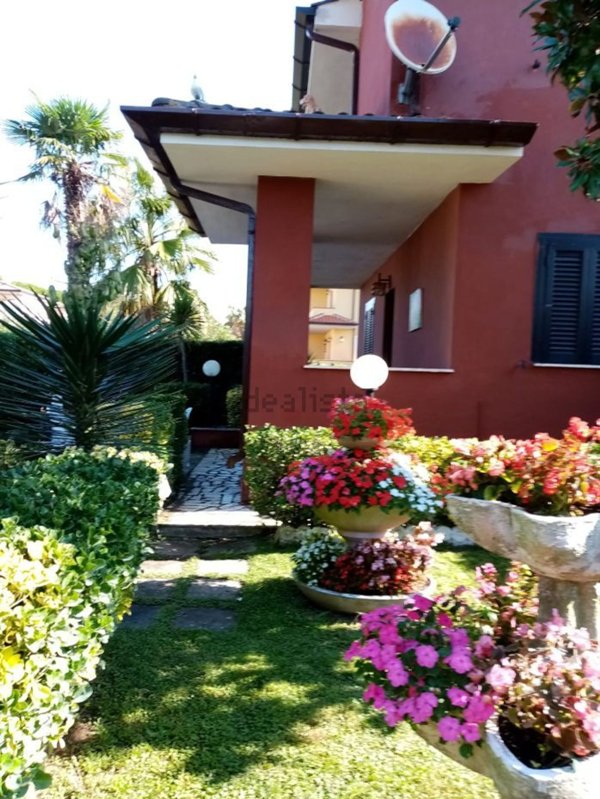 casa indipendente in vendita a Sabaudia