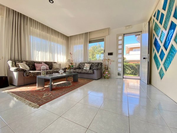casa indipendente in vendita a Sabaudia