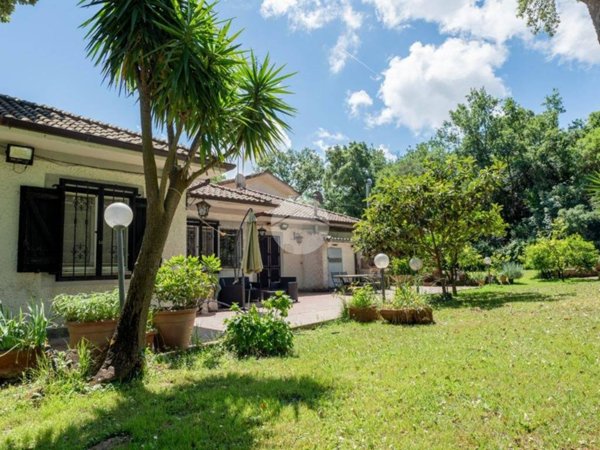 casa indipendente in vendita a Sabaudia in zona Baia d'Argento