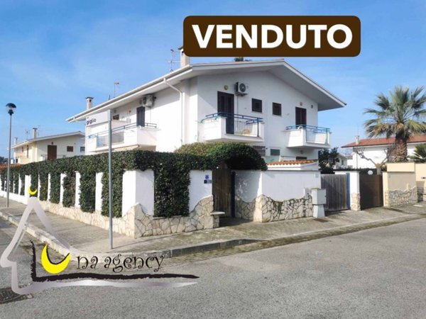 casa indipendente in vendita a Sabaudia in zona Sacramento