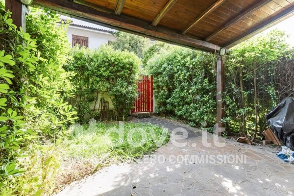 casa indipendente in vendita a Sabaudia in zona Bella Farnia