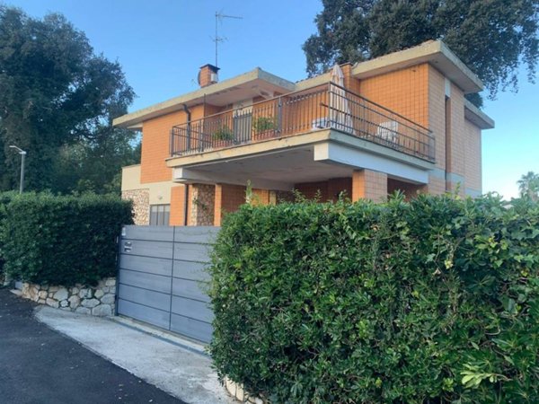 casa indipendente in vendita a Sabaudia