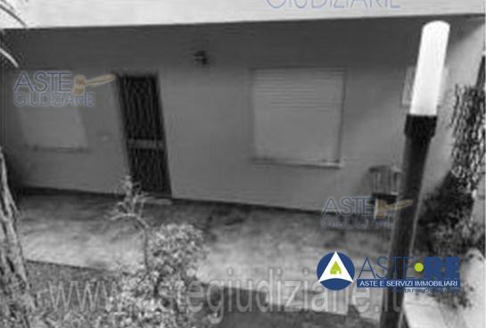 locale commerciale in vendita a Sabaudia