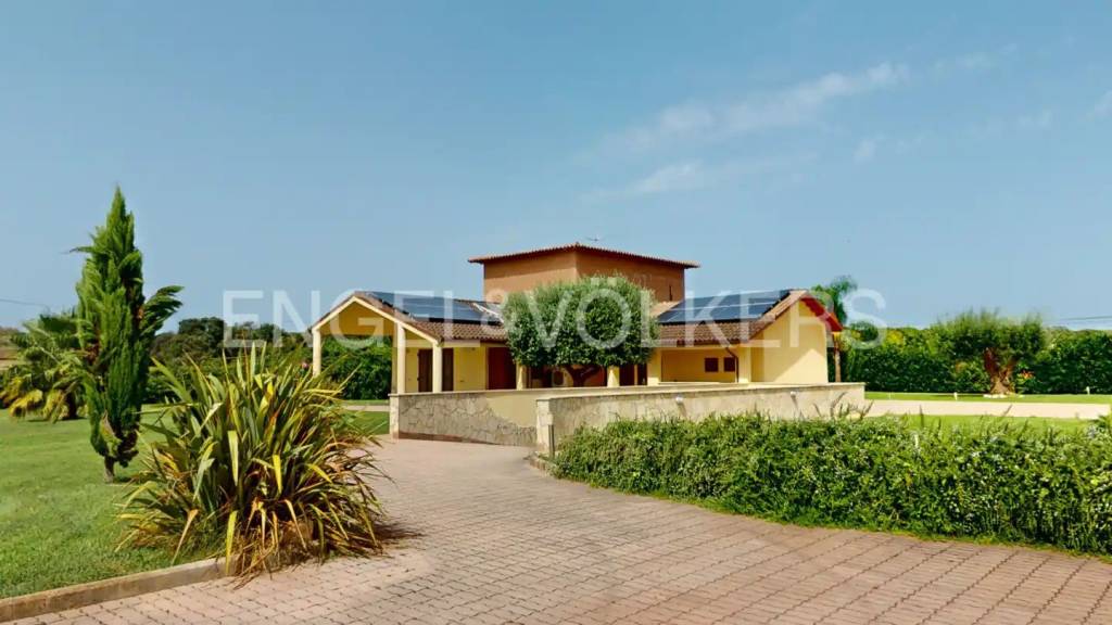 casa indipendente in vendita a Sabaudia