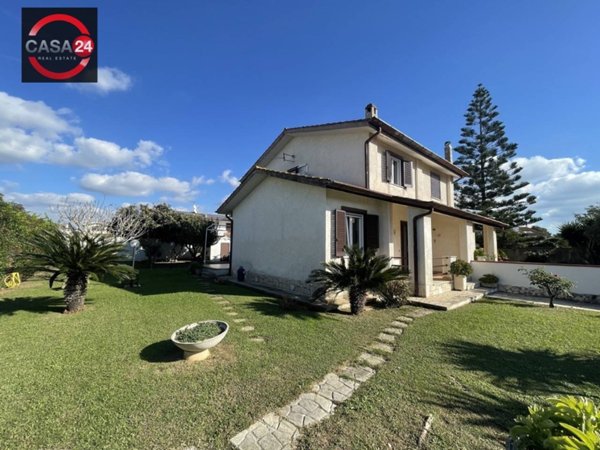 casa indipendente in vendita a Sabaudia in zona Bella Farnia