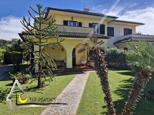 casa indipendente in vendita a Sabaudia in zona Bella Farnia