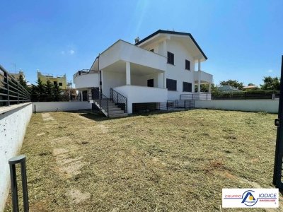 casa indipendente in vendita a Sabaudia