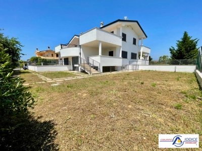casa indipendente in vendita a Sabaudia