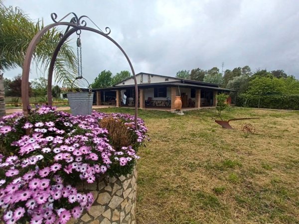 casa indipendente in vendita a Sabaudia in zona Cerasella