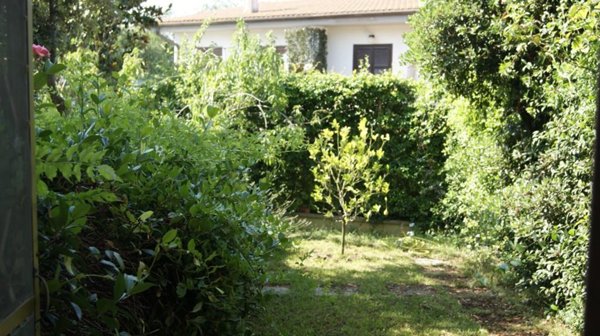 casa indipendente in vendita a Sabaudia in zona Bella Farnia