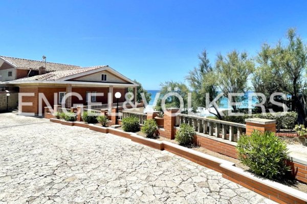 casa indipendente in vendita a Sabaudia