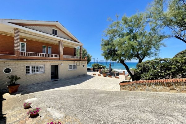 casa indipendente in vendita a Sabaudia
