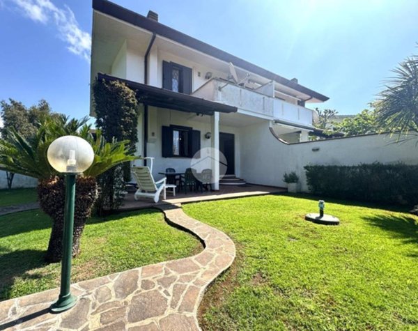 casa indipendente in vendita a Sabaudia in zona Bella Farnia