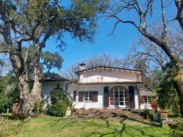 casa indipendente in vendita a Sabaudia in zona Baia d'Argento