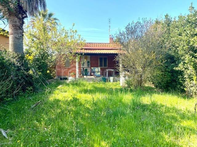 casa indipendente in vendita a Sabaudia in zona Bella Farnia