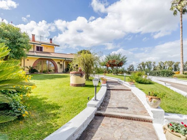 casa indipendente in vendita a Sabaudia