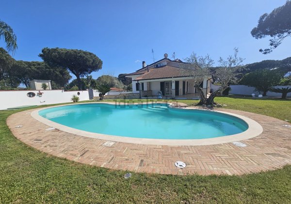 casa indipendente in vendita a Sabaudia