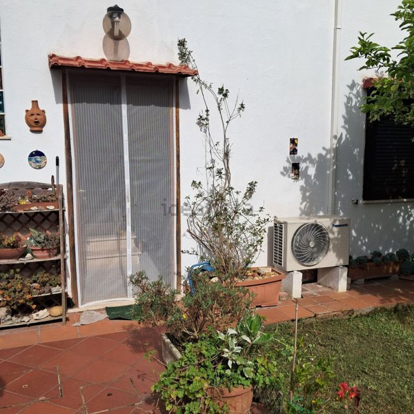 casa indipendente in vendita a Sabaudia