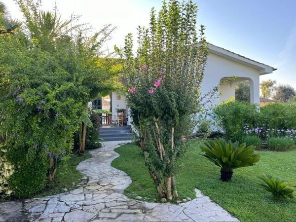 casa indipendente in vendita a Sabaudia