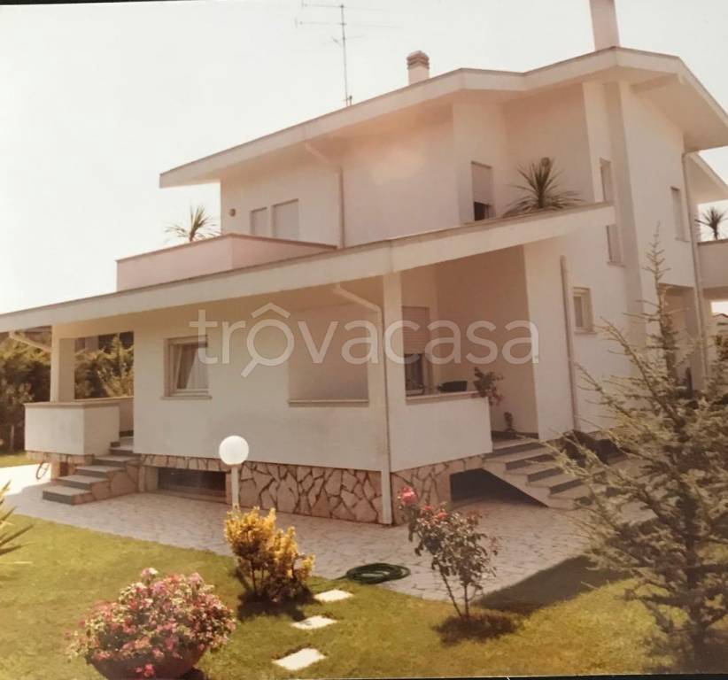 casa indipendente in vendita a Sabaudia