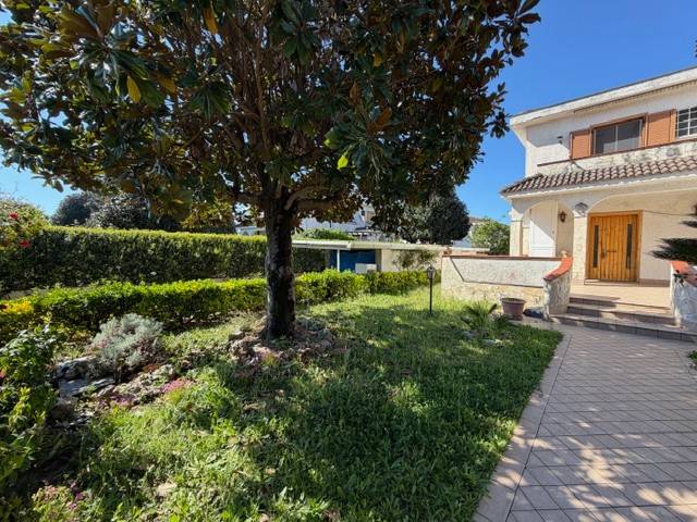casa indipendente in vendita a Sabaudia
