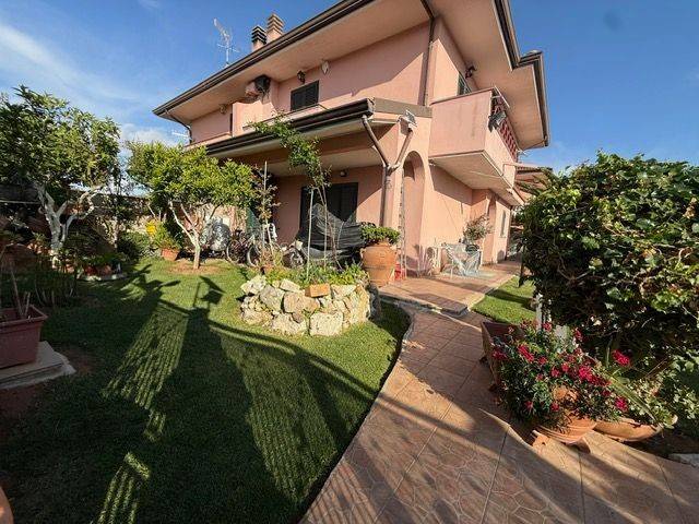 casa indipendente in vendita a Sabaudia